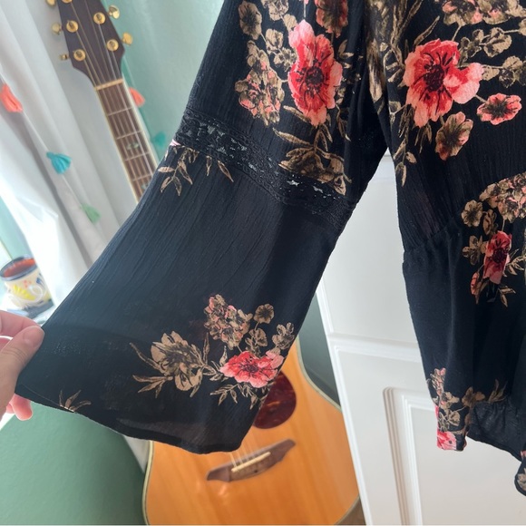 American Rag Black Floral Blouse - Picture 7 of 7